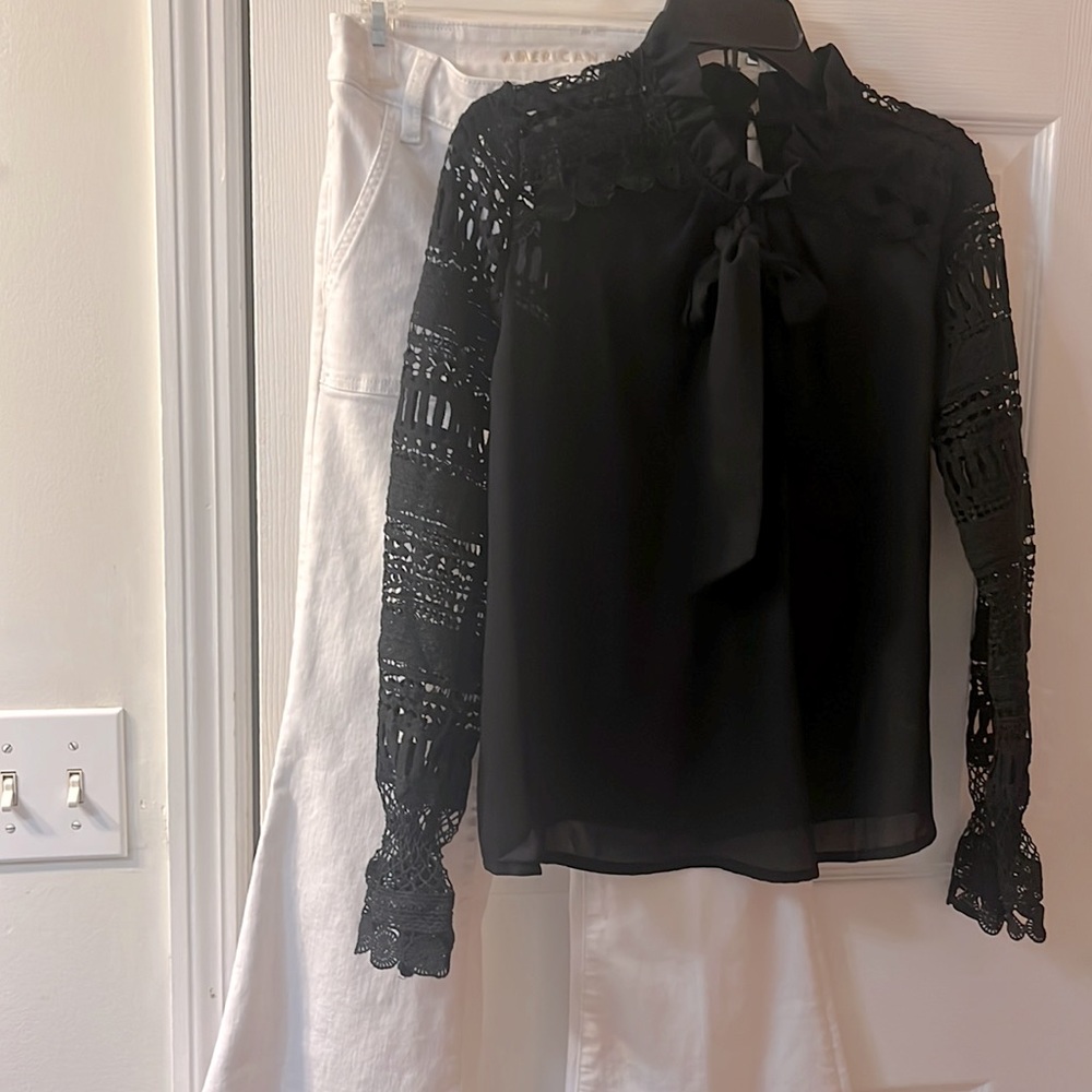 🔳Amazon Brand🔳 NWOT, crocheted, Black Blouse, size SM, May dress up OR down🔳